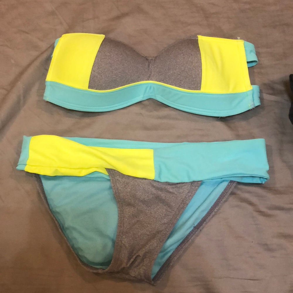 Strapless bathing suit